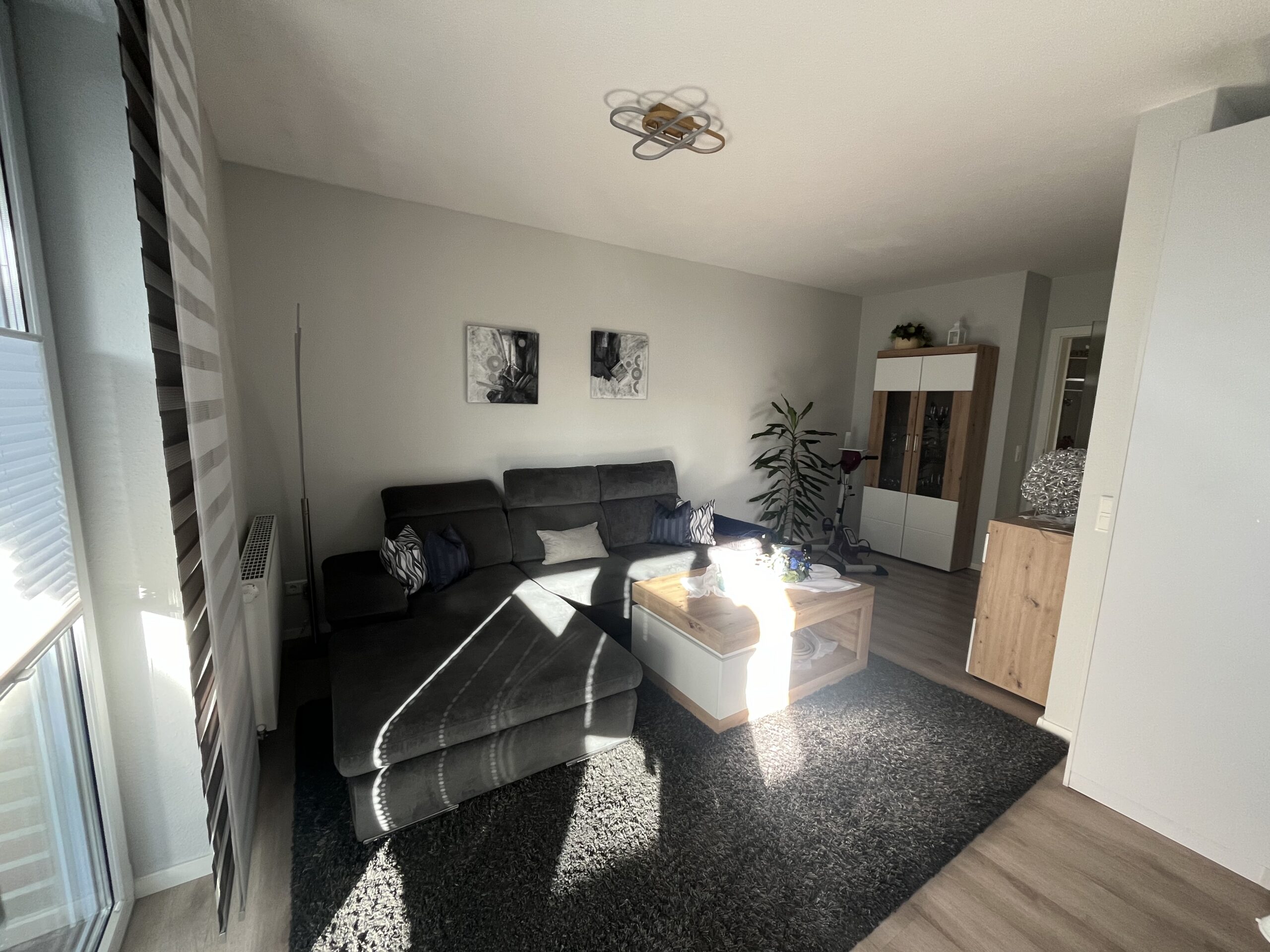 Heller Wohnbereich der Ferienwohnung ELMO